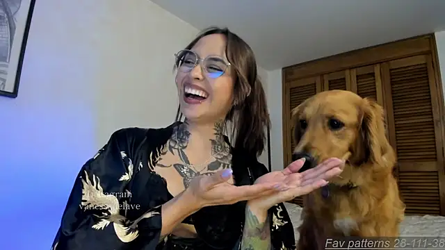 Snapshot of Vanessarte_ chatting on May 15, 10:50 pm Vanessarte online show from May 15, 10:50 pm