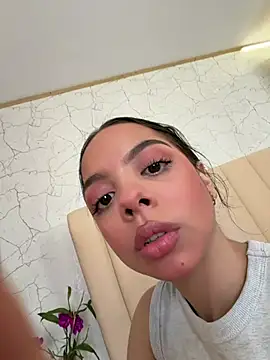 BambiRoses online show from June 4, 4:18 am