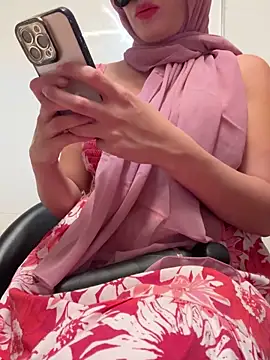 Snapshot of -pinkladyy- chatting on June 5, 1:56 am -pinkladyy- online show from June 5, 1:56 am