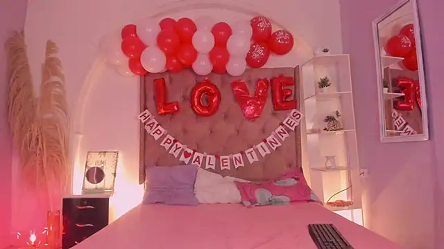 Snapshot of Lia_Passion chatting on February 17, 7:53 pm Lia Passion online show from February 17, 7:53 pm