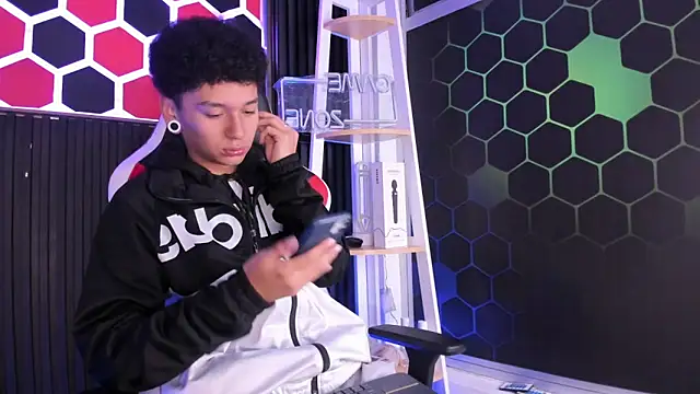 David Banks  online show from April 9, 12:32 pm