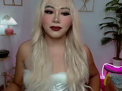 Snapshot of Serenity_Mooree chatting on March 27, 12:27 am Serenity Mooree online show from March 27, 12:27 am