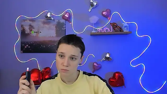 Snapshot of emi_fade chatting on February 17, 9:06 am emi fade online show from February 17, 9:06 am