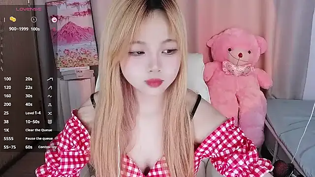 Snapshot of -Anya-666- chatting on February 5, 4:11 pm -Anya-666- online show from February 5, 4:11 pm