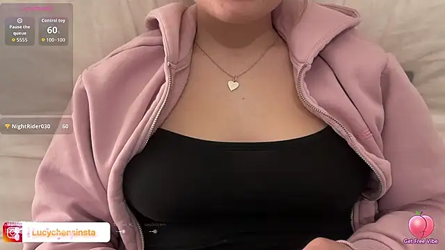 Snapshot of Lucyschickt chatting on February 19, 6:15 pm Lucyschickt online show from February 19, 6:15 pm