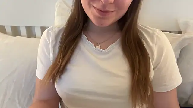 Lucyschickt online show from April 13, 5:51 pm