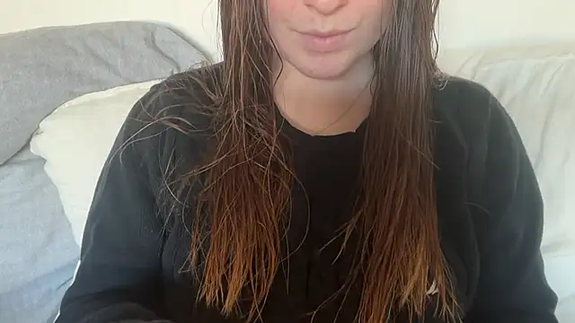 Lucyschickt online show from April 22, 5:25 pm