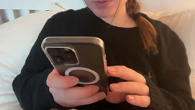 Snapshot of Lucyschickt chatting on April 30, 6:36 pm Lucyschickt online show from April 30, 6:36 pm