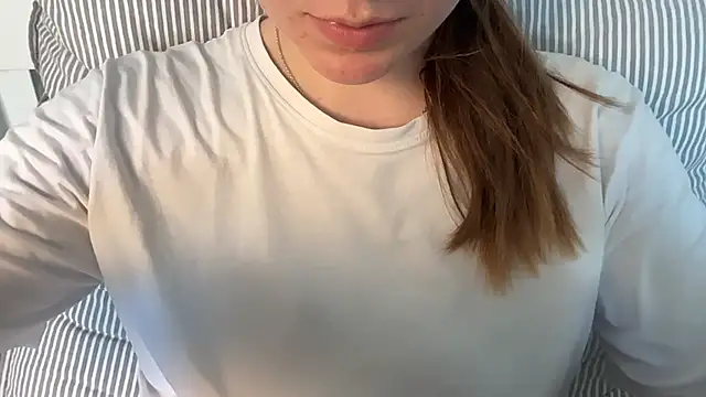 Snapshot of Lucyschickt chatting on June 26, 4:00 pm Lucyschickt online show from June 26, 4:00 pm