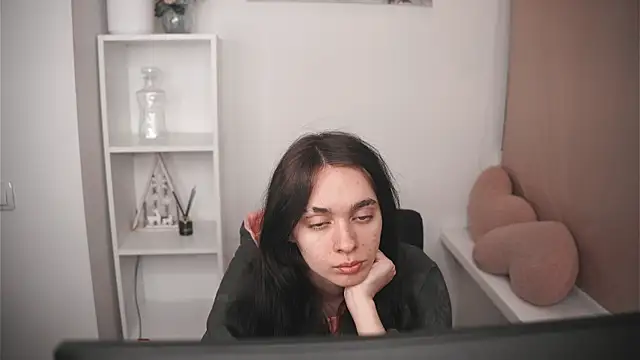 Snapshot of GinnyKittle chatting on March 1, 6:54 pm GinnyKittle online show from March 1, 6:54 pm