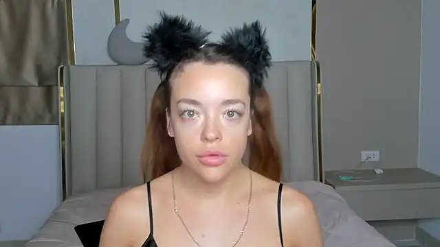 stellaa quenn online show from February 11, 12:15 am