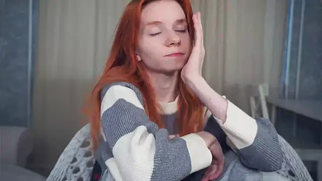 Snapshot of TarynPalek chatting on February 18, 6:42 am TarynPalek online show from February 18, 6:42 am