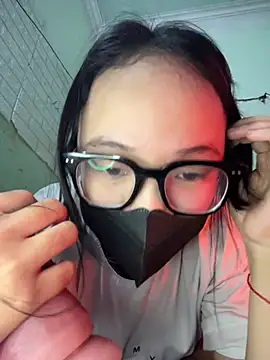 Snapshot of Leeeiuu chatting on February 8, 3:26 pm Leeeiuu online show from February 8, 3:26 pm