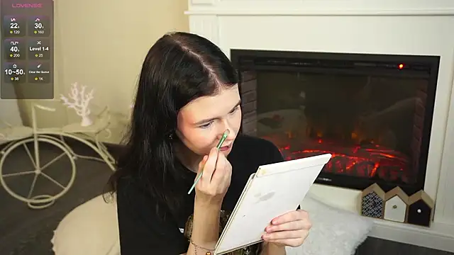 Snapshot of Glow_hollow chatting on February 2, 4:11 am Glow hollow online show from February 2, 4:11 am