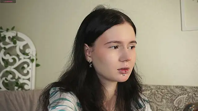 Snapshot of Glow_hollow chatting on February 13, 3:46 am Glow hollow online show from February 13, 3:46 am