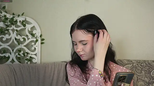 Snapshot of Glow_hollow chatting on February 14, 3:47 am Glow hollow online show from February 14, 3:47 am