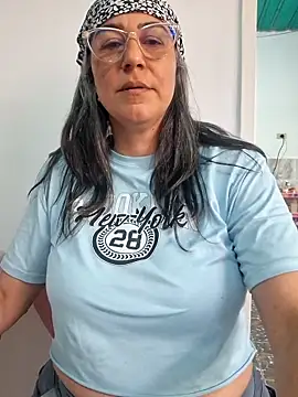 Snapshot of katy_randy1 chatting on May 22, 9:42 pm katy randy1 online show from May 22, 9:42 pm