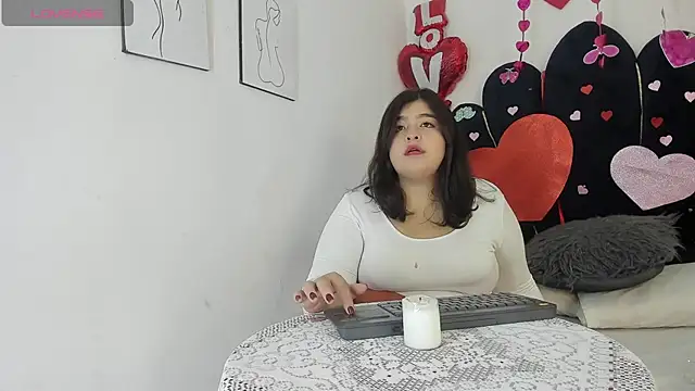 Snapshot of dahlialee chatting on February 14, 11:40 am dahlialee online show from February 14, 11:40 am