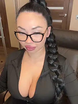 LadyDaaamn online show from February 11, 11:15 am