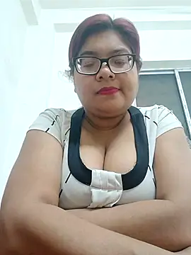 Snapshot of Elie_Hallway chatting on February 12, 6:47 pm Elie Hallway online show from February 12, 6:47 pm