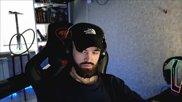 Snapshot of _Mostly_ chatting on March 1, 1:13 pm Mostly online show from March 1, 1:13 pm