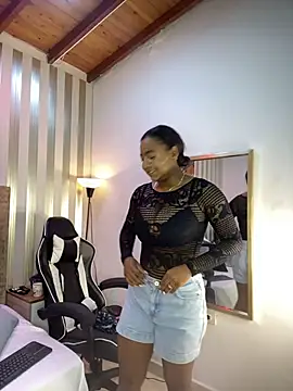Snapshot of amara_queen_ chatting on May 27, 11:51 am amara queen online show from May 27, 11:51 am