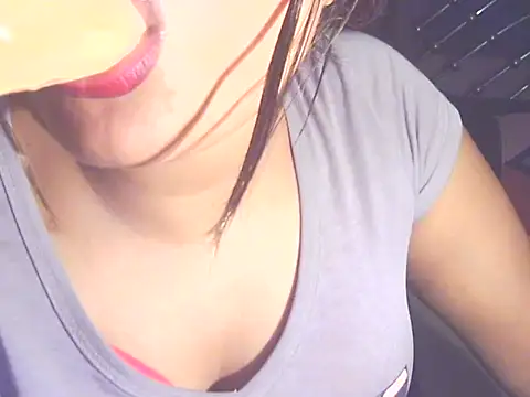 Snapshot of Nusrat_Faria chatting on May 19, 9:43 pm Nusrat Faria online show from May 19, 9:43 pm
