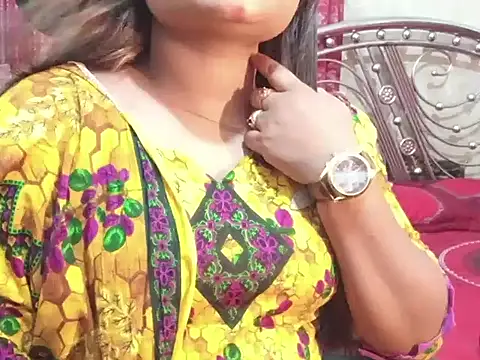 Snapshot of Nusrat_Faria chatting on June 14, 1:35 pm Nusrat Faria online show from June 14, 1:35 pm