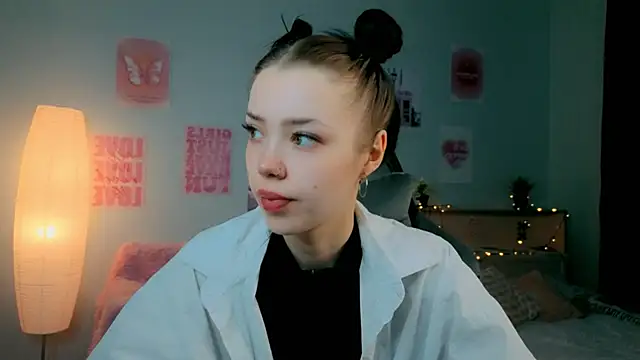 Snapshot of Vexnexe chatting on February 3, 4:21 am Vexnexe online show from February 3, 4:21 am