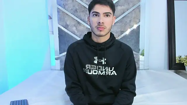 Snapshot of Apolo_Gray chatting on February 3, 4:32 am Apolo Gray online show from February 3, 4:32 am