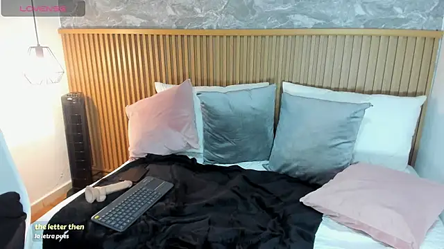 Snapshot of lunalat chatting on February 5, 12:21 pm lunalat online show from February 5, 12:21 pm