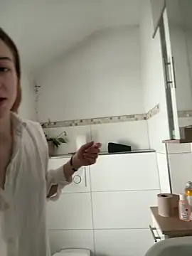 romyxxs online show from February 4, 8:42 am