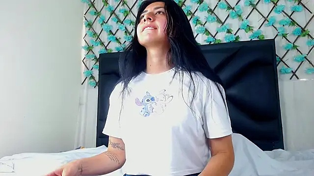 EmmaWilliamss4 online show from February 11, 3:39 pm