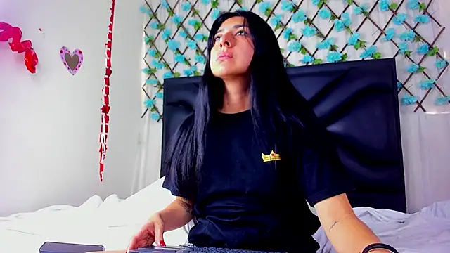 EmmaWilliamss4 online show from February 22, 6:28 pm