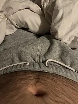 Snapshot of showtimebobby2424 chatting on February 28, 7:20 am showtimebobby2424 online show from February 28, 7:20 am