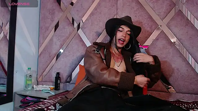 Snapshot of MeghanQueen__ chatting on February 25, 5:17 am MeghanQueen online show from February 25, 5:17 am