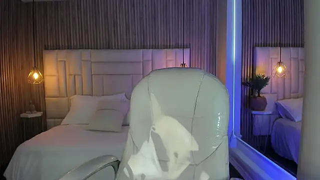 Snapshot of Ravenn21x chatting on February 24, 11:41 am Ravenn21x online show from February 24, 11:41 am