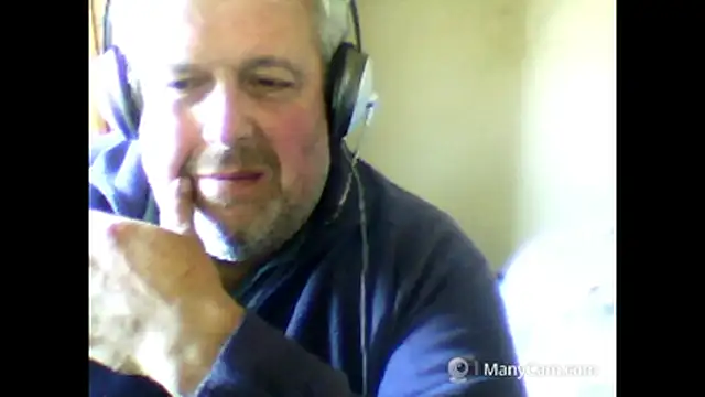 Snapshot of swichcassanesi chatting on February 17, 1:18 pm swichcassanesi online show from February 17, 1:18 pm