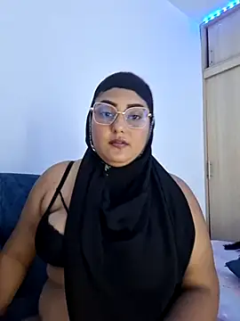 Snapshot of Amira-sultan chatting on February 23, 9:01 pm Amira-sultan online show from February 23, 9:01 pm