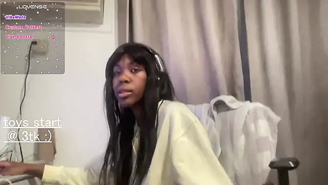 bloggirllaurel online show from March 25, 11:22 pm