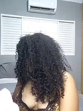 Snapshot of pandinhagamer chatting on February 6, 9:18 pm pandinhagamer online show from February 6, 9:18 pm