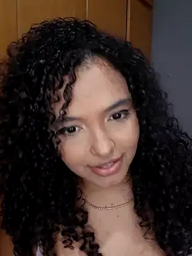 Snapshot of pandinhagamer chatting on February 25, 1:37 am pandinhagamer online show from February 25, 1:37 am