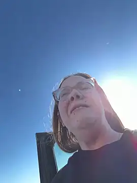 Snapshot of lickablelynn87 chatting on February 25, 3:32 pm lickablelynn87 online show from February 25, 3:32 pm