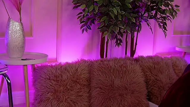 CrystalRedd online show from February 21, 6:03 am