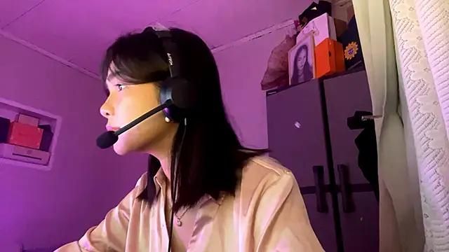 Snapshot of ConstancePorrini chatting on February 2, 3:33 pm ConstancePorrini online show from February 2, 3:33 pm