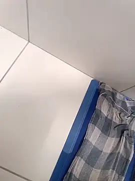 Snapshot of TropBig chatting on February 5, 4:44 pm TropBig online show from February 5, 4:44 pm