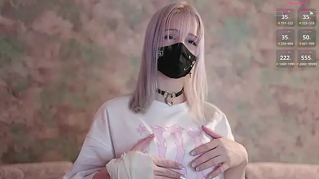 Yunakiss online show from March 2, 9:10 pm