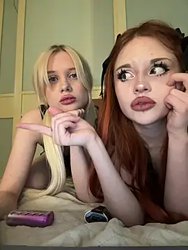 Snapshot of UkiiyoDuo chatting on February 12, 7:20 pm UkiiyoDuo online show from February 12, 7:20 pm