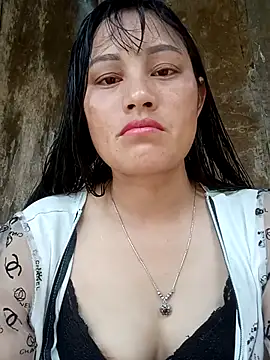 Snapshot of Momo-biki chatting on July 7, 5:32 am Momo-biki online show from July 7, 5:32 am