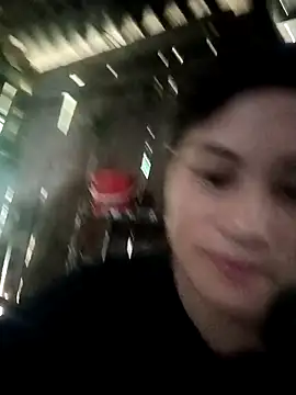 Snapshot of Momo-biki chatting on July 9, 4:16 am Momo-biki online show from July 9, 4:16 am